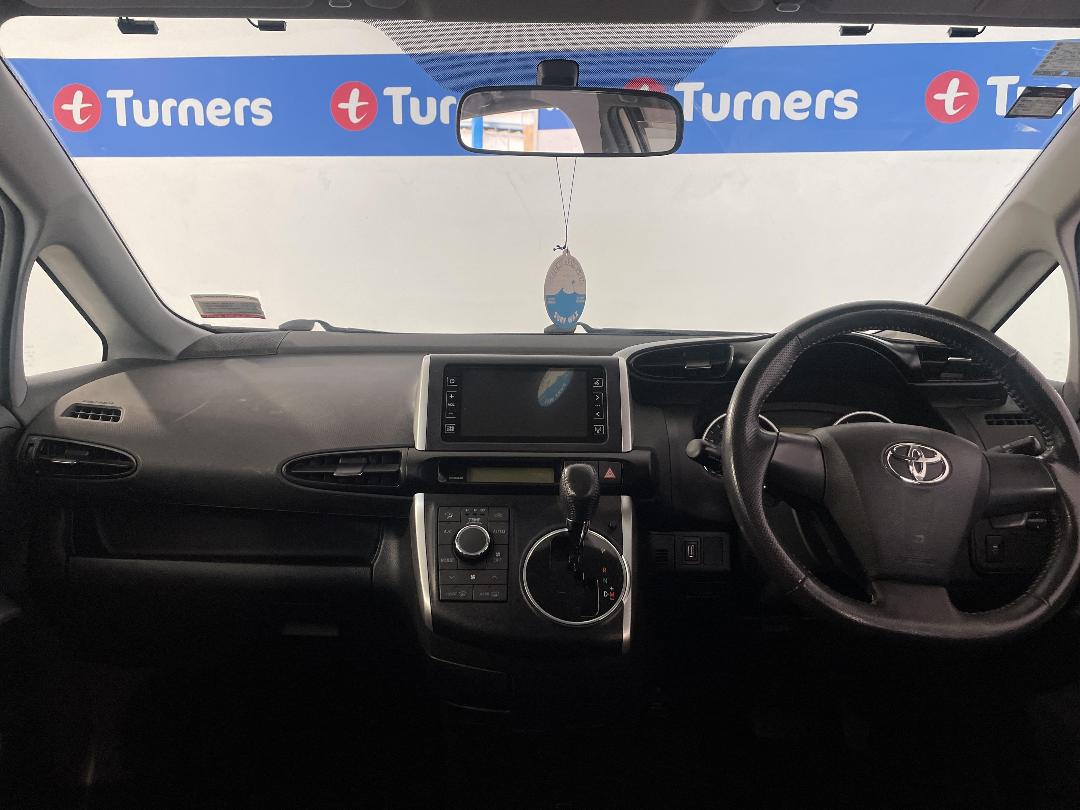 Photo '17' of Toyota Wish Photo '17' of Toyota Wish