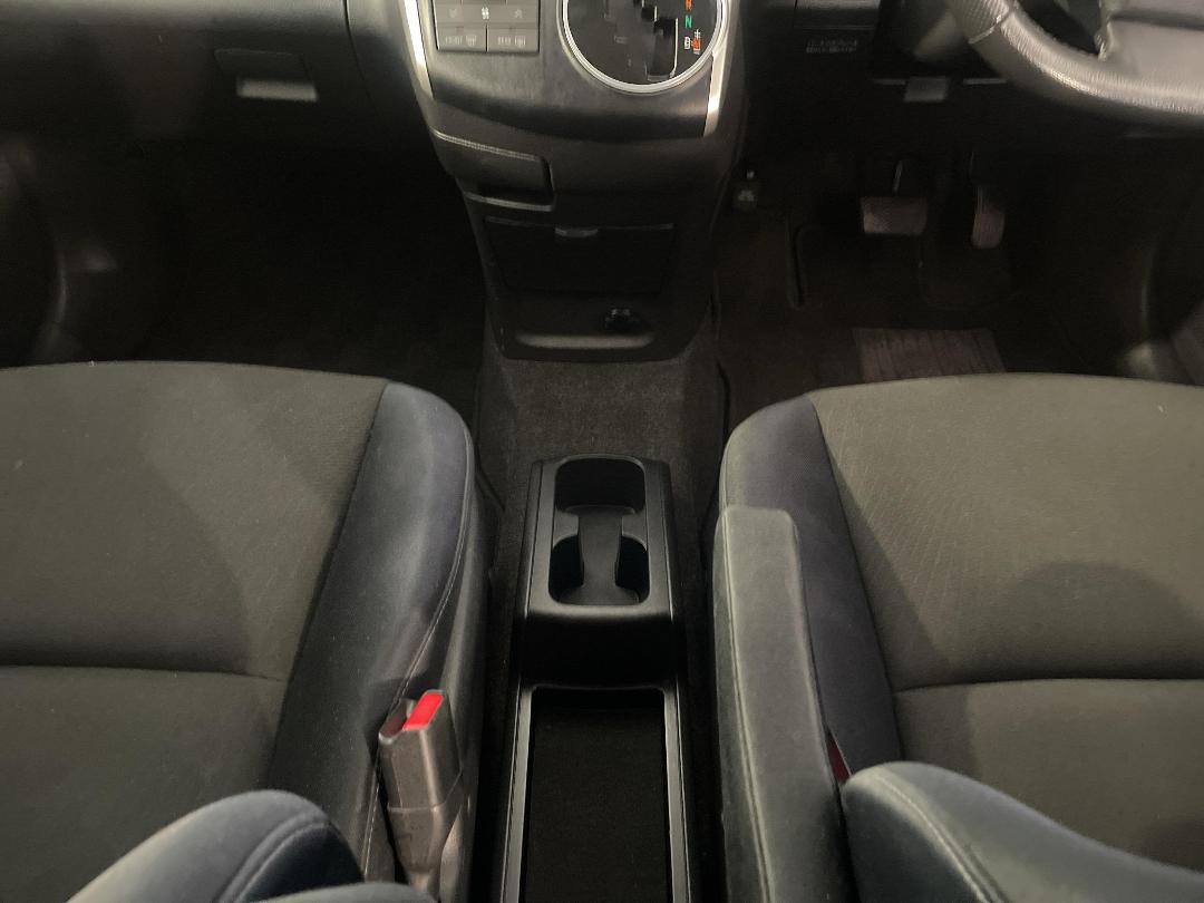 Photo '18' of Toyota Wish Photo '18' of Toyota Wish