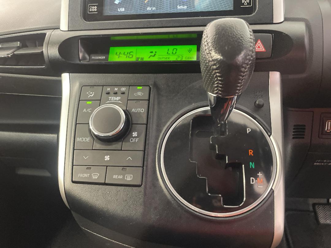 Photo '27' of Toyota Wish Photo '27' of Toyota Wish