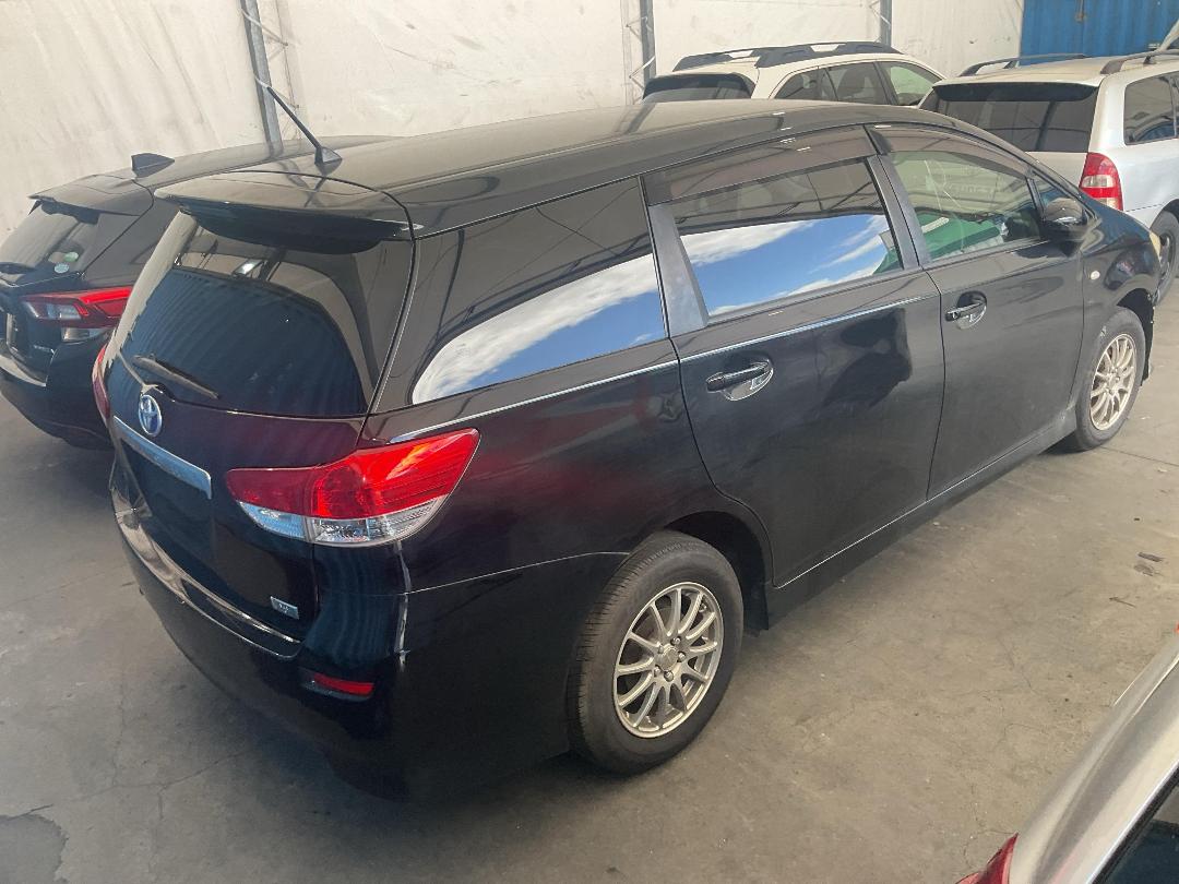 Photo '11' of Toyota Wish Photo '11' of Toyota Wish