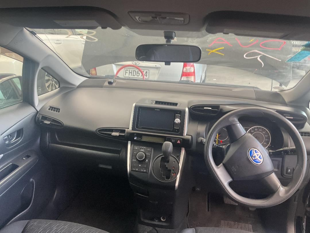 Photo '21' of Toyota Wish Photo '21' of Toyota Wish