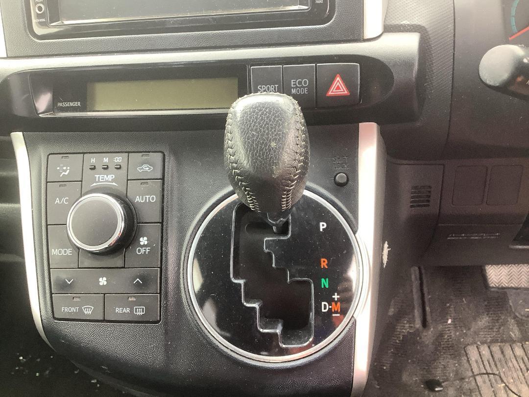 Photo '18' of Toyota Wish