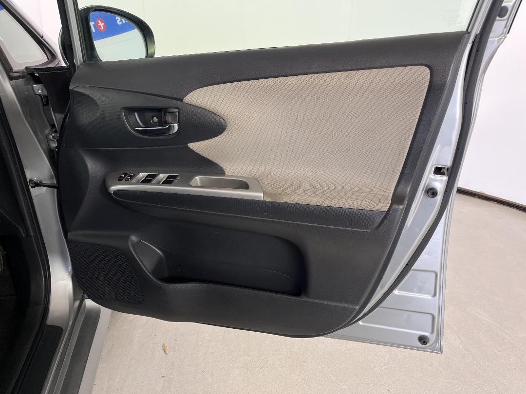 Photo '15' of Toyota Wish Photo '15' of Toyota Wish