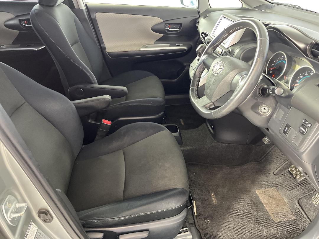 Photo '16' of Toyota Wish Photo '16' of Toyota Wish