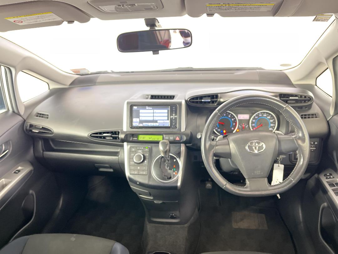 Photo '17' of Toyota Wish Photo '17' of Toyota Wish