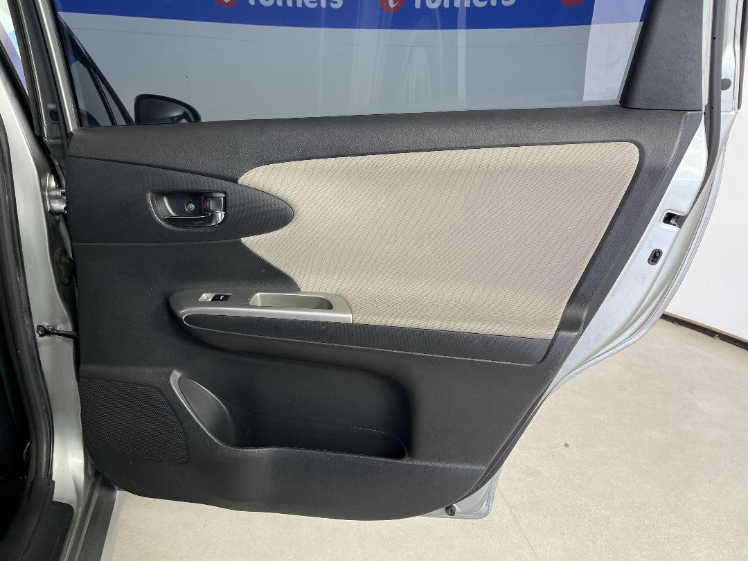 Photo '19' of Toyota Wish Photo '19' of Toyota Wish