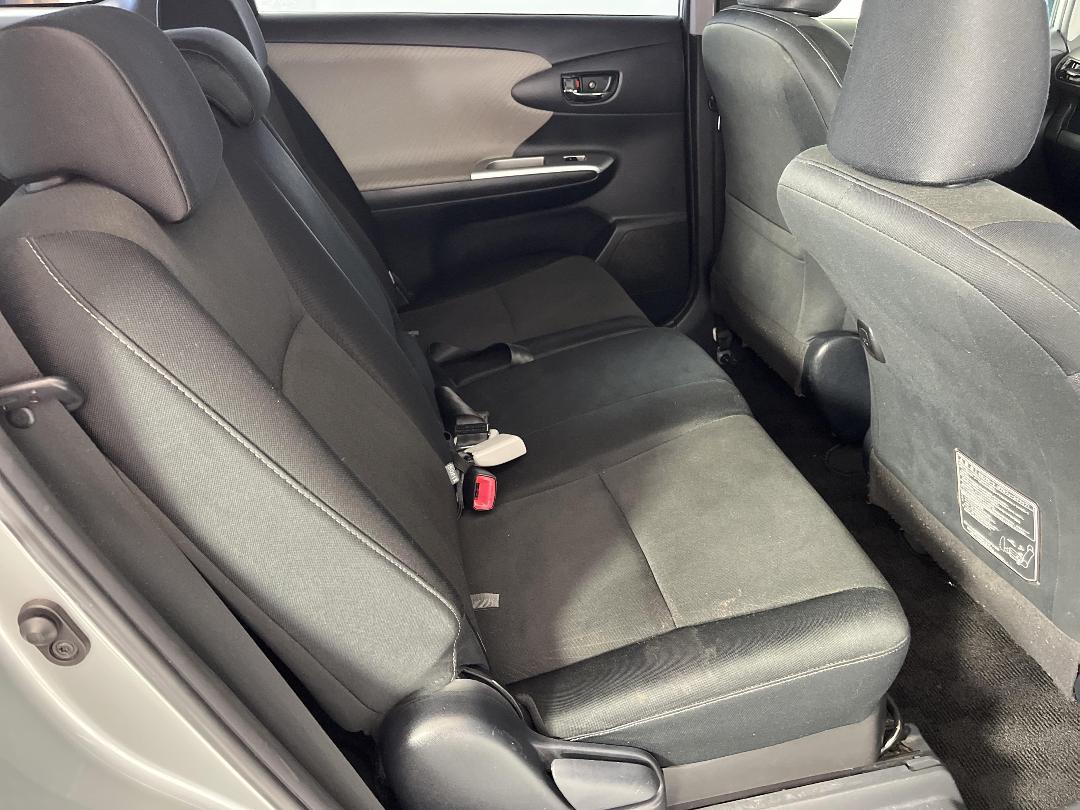 Photo '20' of Toyota Wish Photo '20' of Toyota Wish