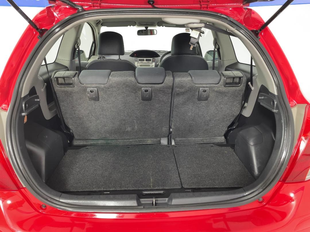 Photo '14' of Toyota Yaris