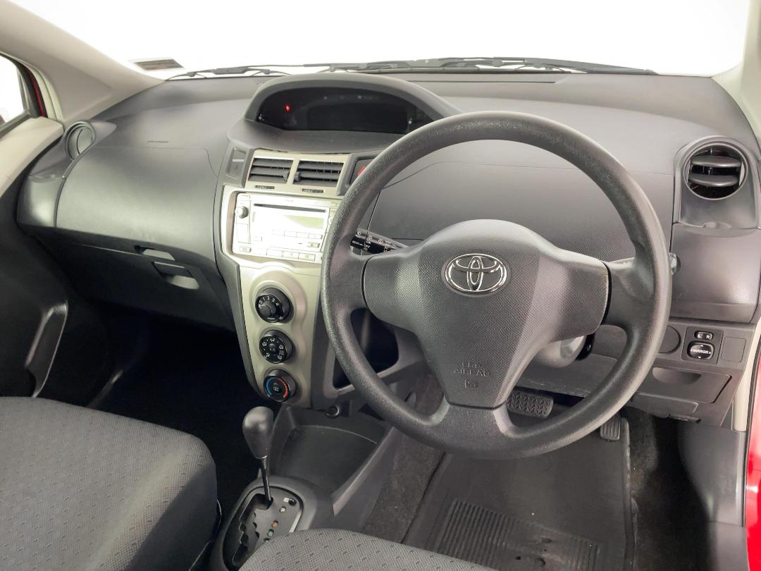 Photo '17' of Toyota Yaris