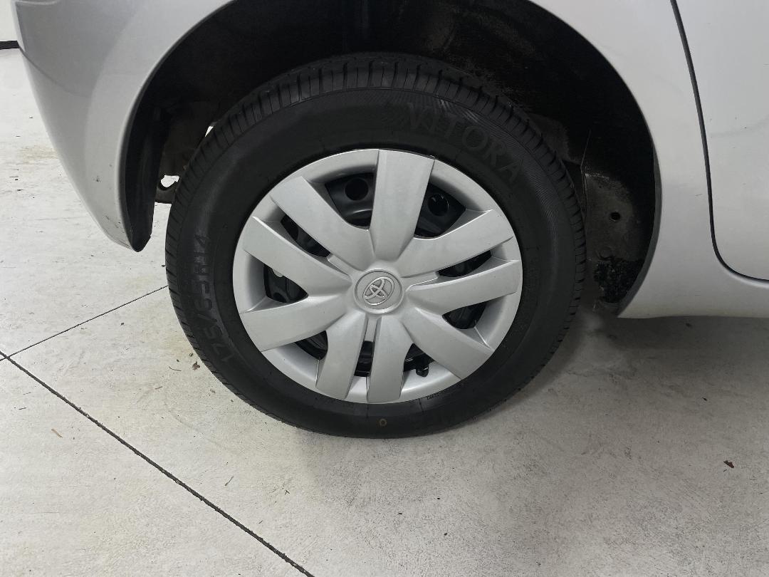 Photo '12' of Toyota Yaris