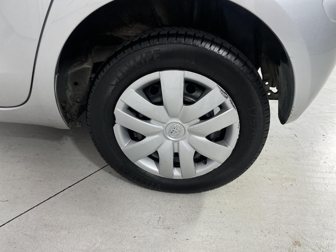 Photo '11' of Toyota Yaris