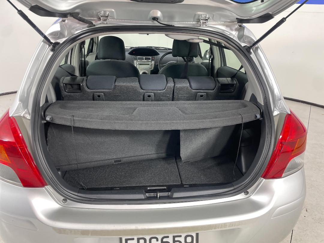 Photo '14' of Toyota Yaris