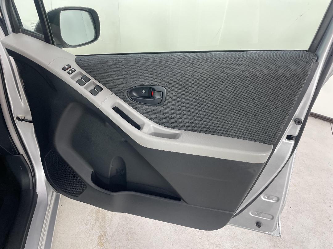 Photo '15' of Toyota Yaris