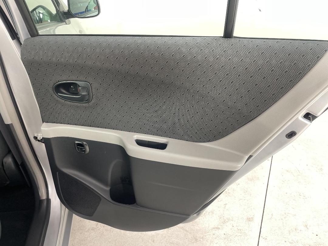 Photo '19' of Toyota Yaris