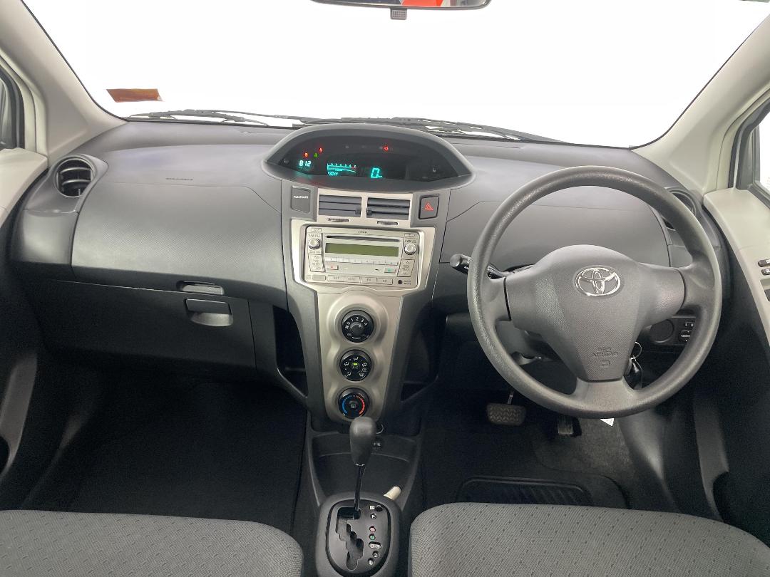 Photo '17' of Toyota Yaris