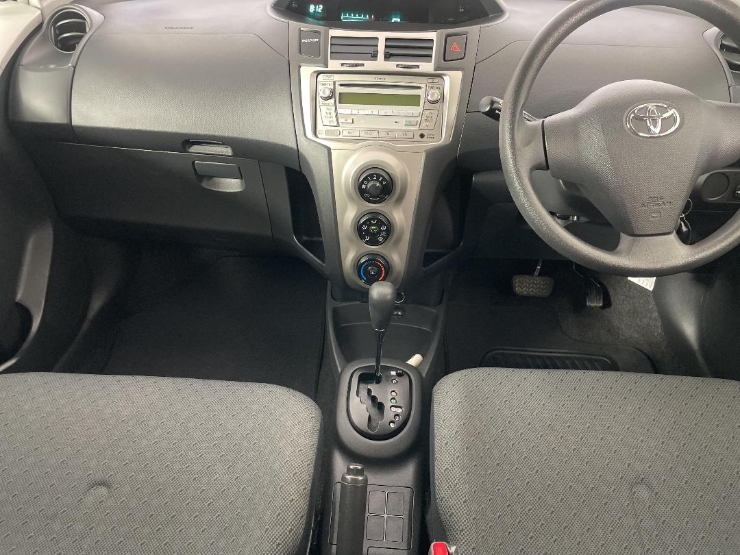 Photo '18' of Toyota Yaris