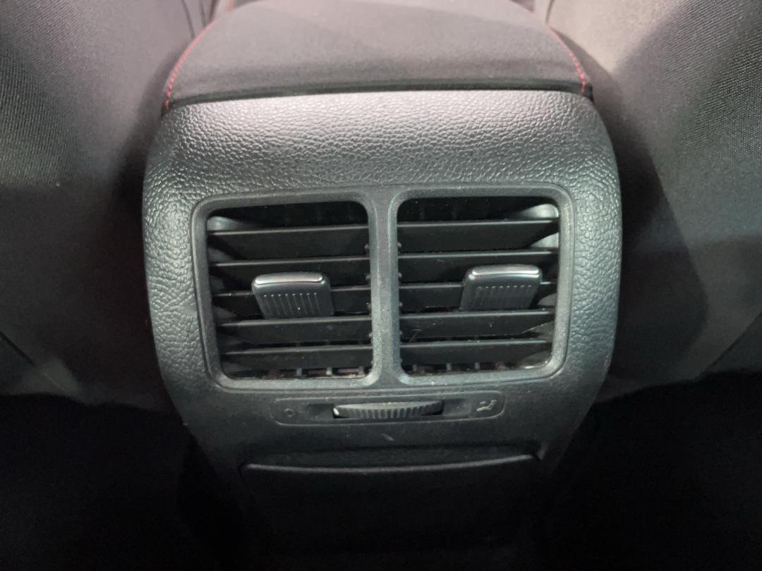 Photo '23' of Volkswagen Golf Photo '23' of Volkswagen Golf