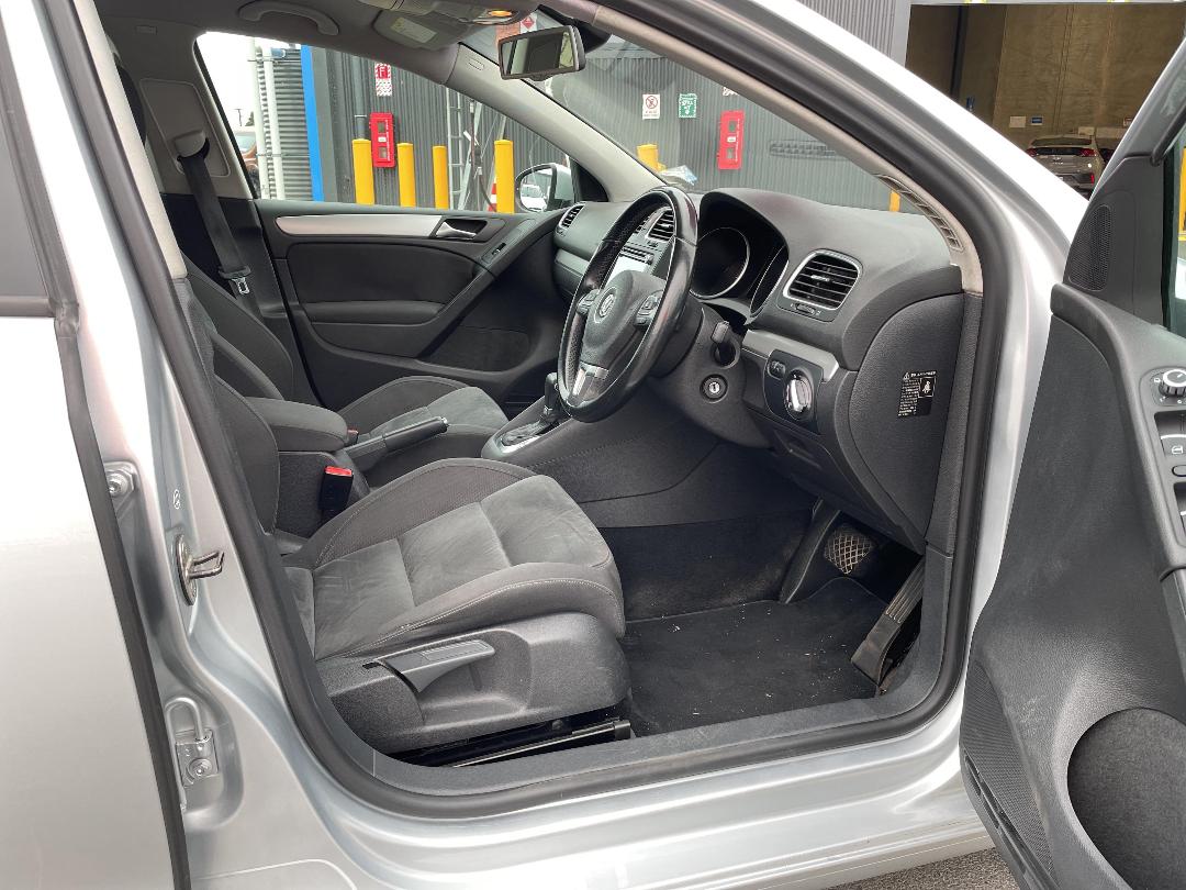 Photo '14' of Volkswagen Golf TSI