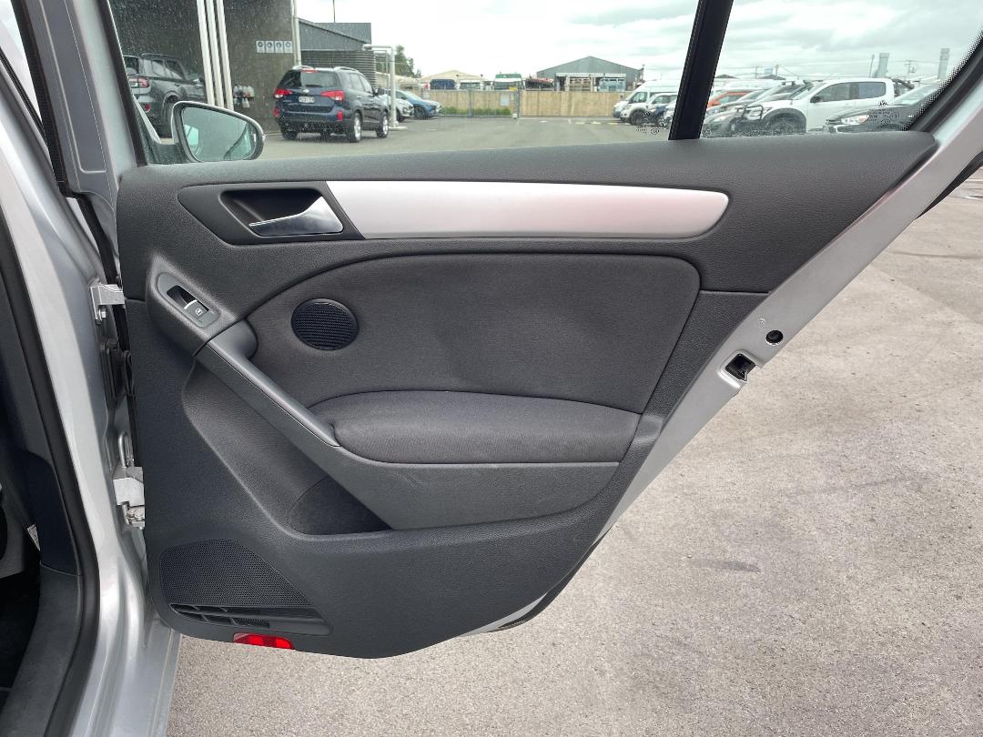 Photo '17' of Volkswagen Golf TSI