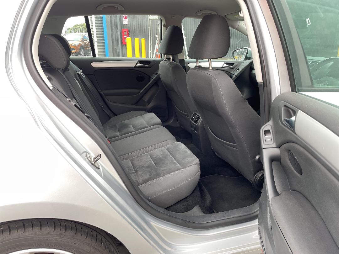 Photo '18' of Volkswagen Golf TSI