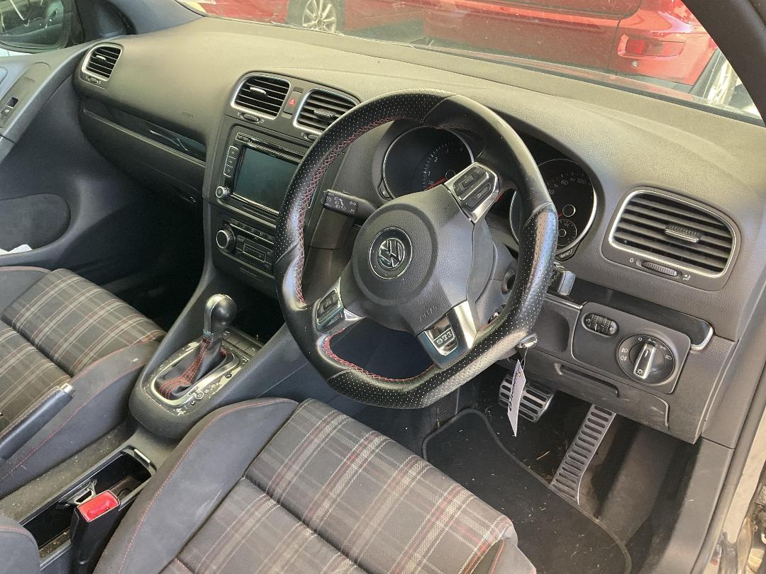 Photo '21' of Volkswagen Golf GTI 155KW