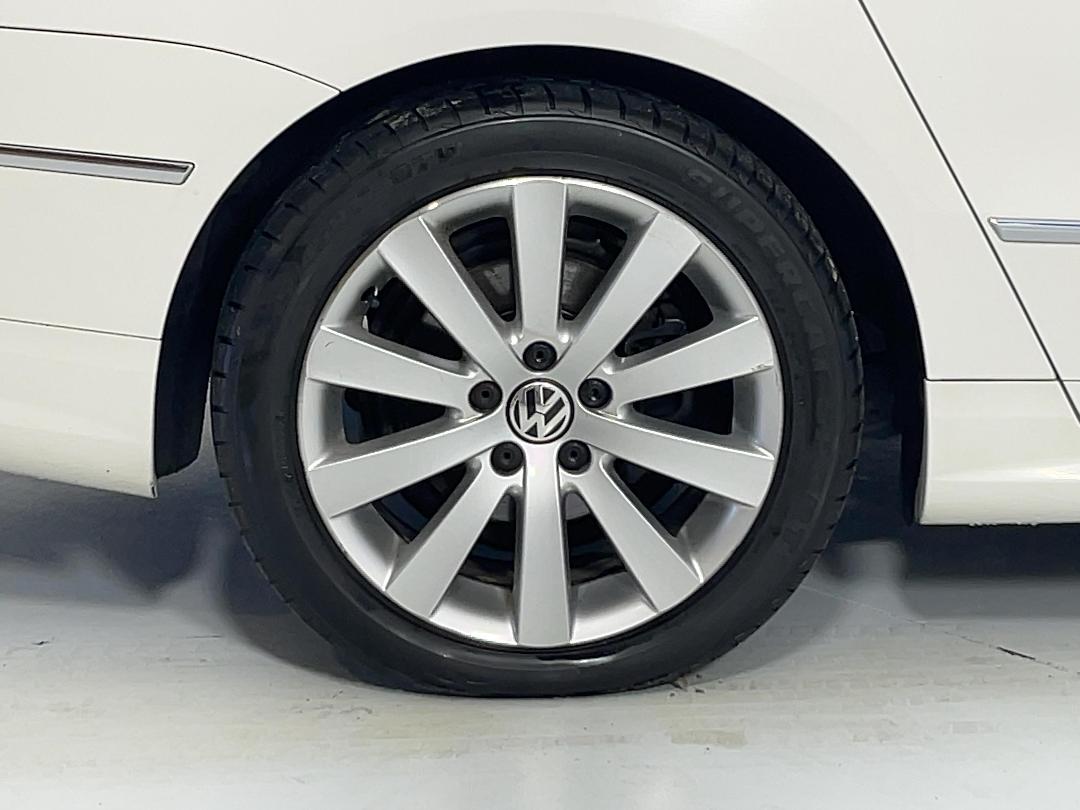 Photo '12' of Volkswagen Passat