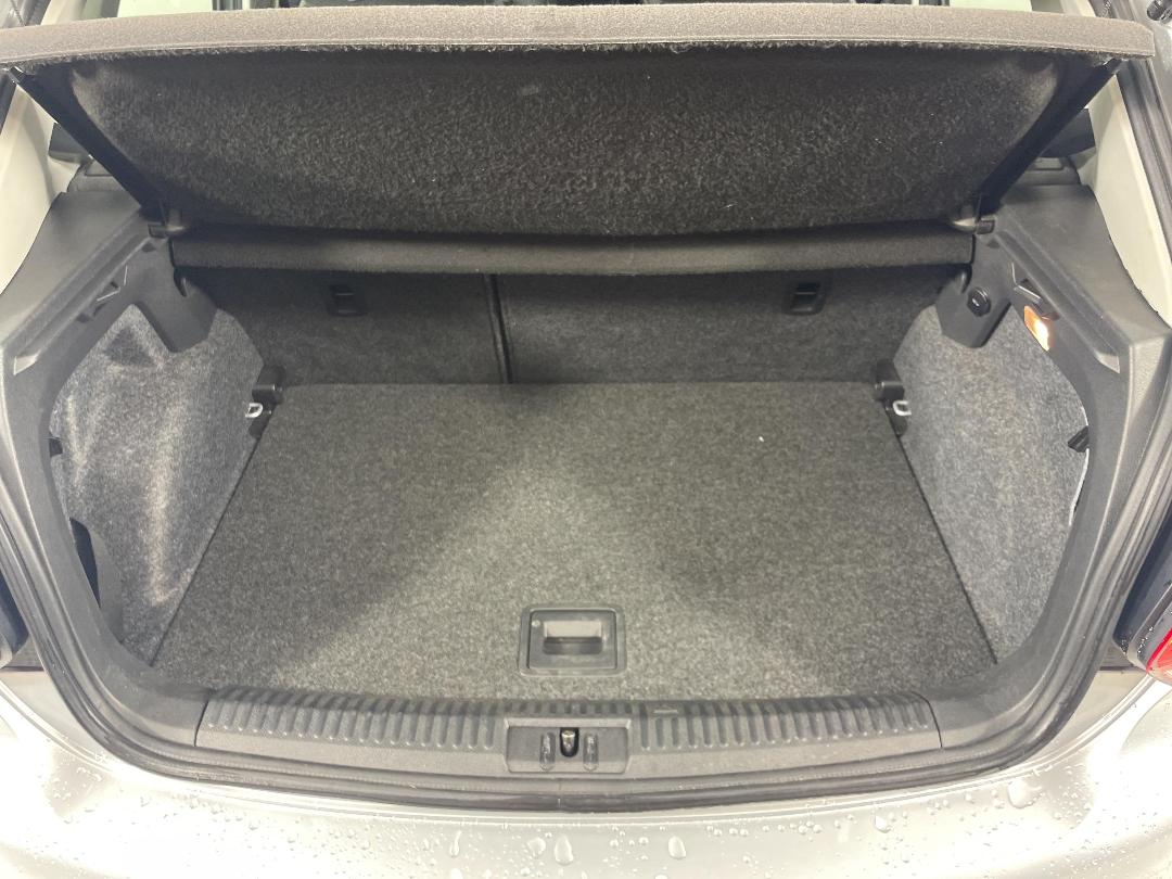 Photo '14' of Volkswagen Polo Photo '14' of Volkswagen Polo