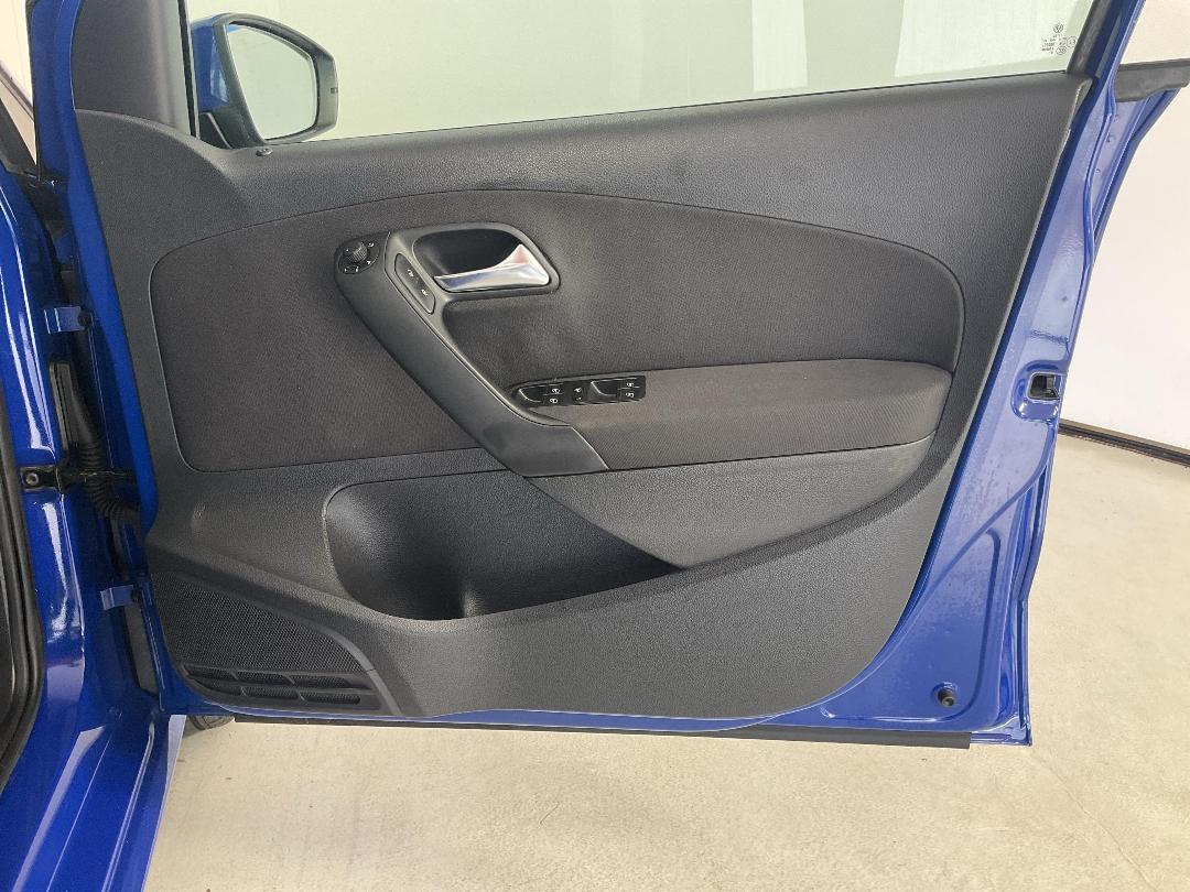 Photo '15' of Volkswagen Polo Photo '15' of Volkswagen Polo