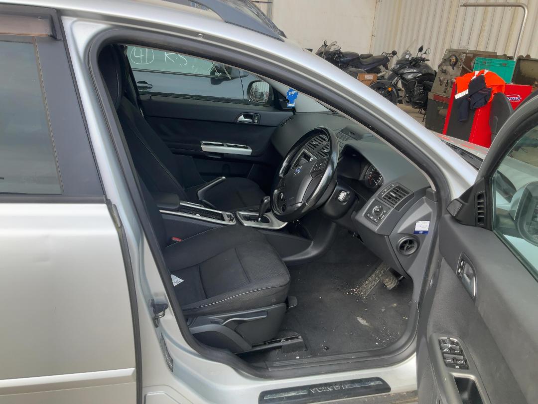 Photo '7' of Volvo V50