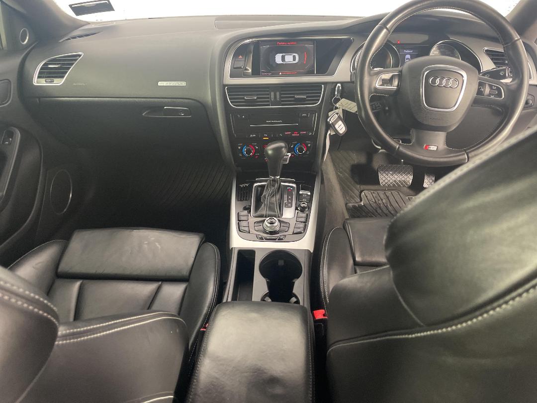 Photo '17' of Audi S5 Photo '17' of Audi S5