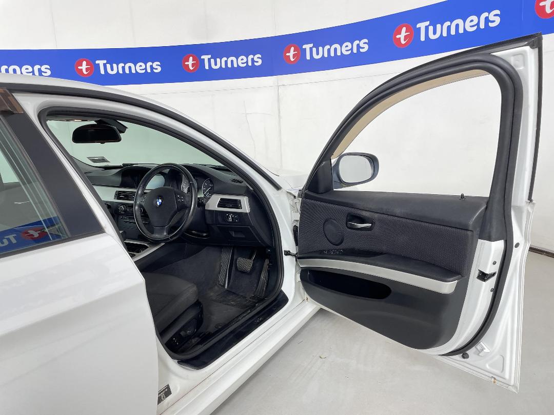 Photo '13' of BMW 320I Photo '13' of BMW 320I