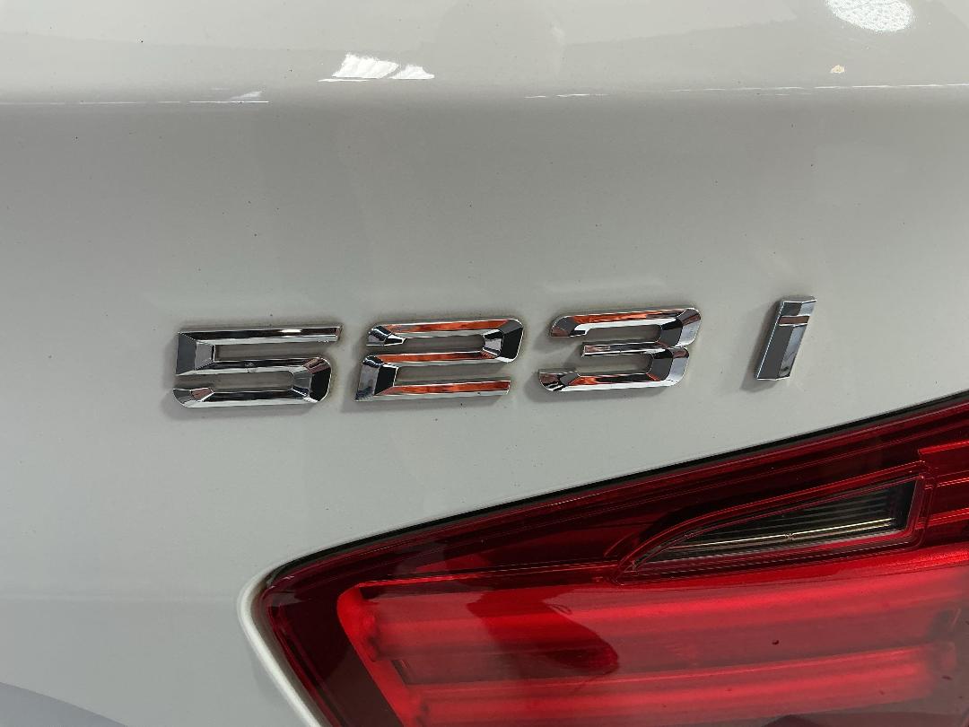 Photo '29' of BMW 523I Photo '29' of BMW 523I