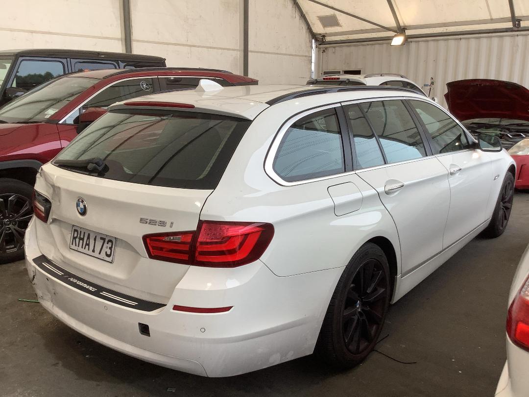 Photo '3' of BMW 528I Photo '3' of BMW 528I