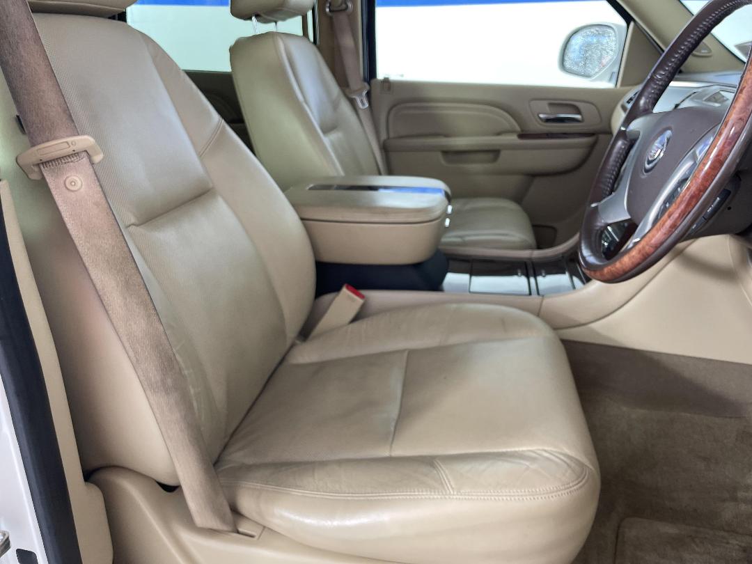 Photo '16' of Cadillac Escalade