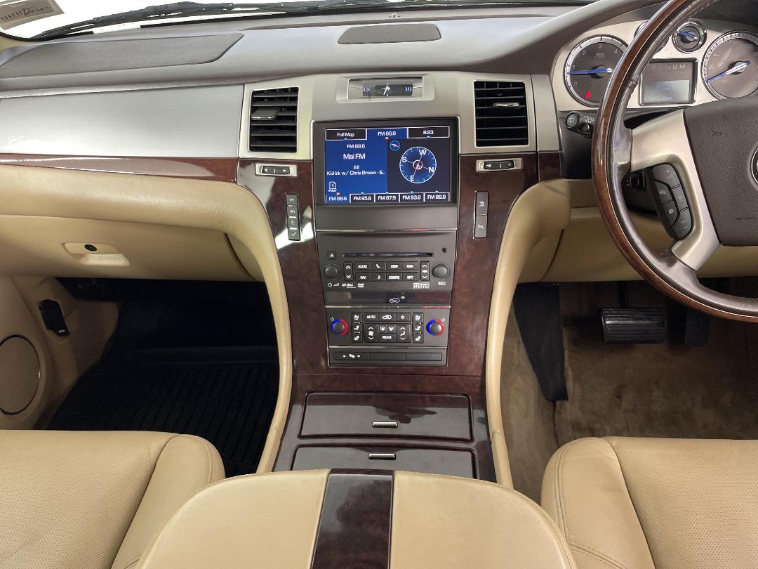 Photo '18' of Cadillac Escalade