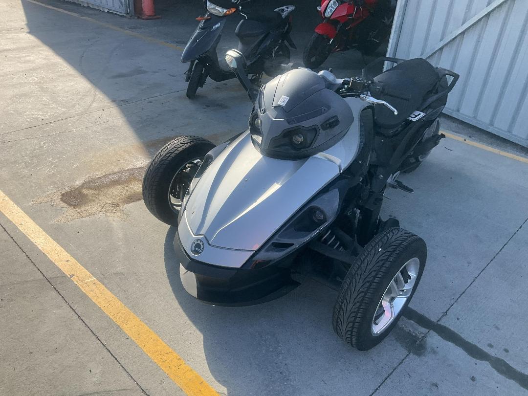 Photo '3' of CAN-AM Spyder Roadster RS
