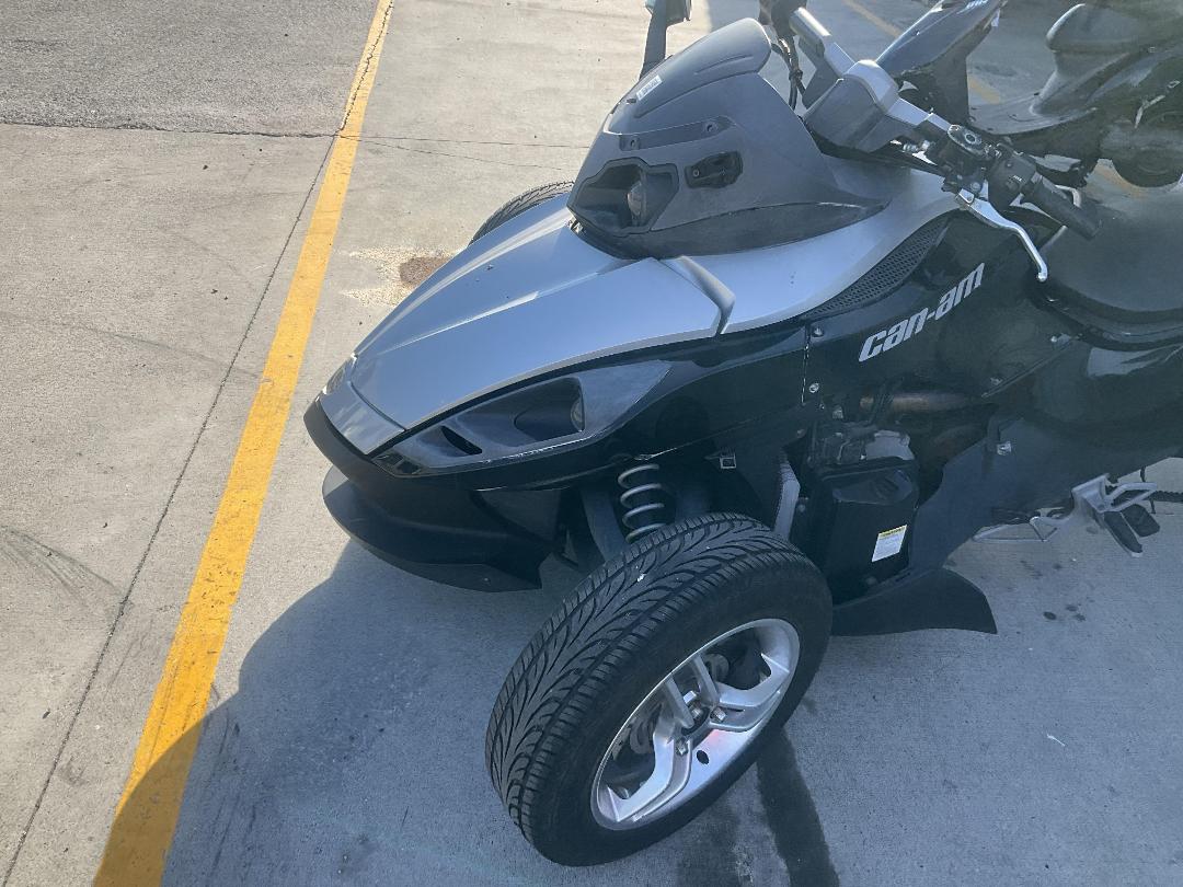 Photo '4' of CAN-AM Spyder Roadster RS