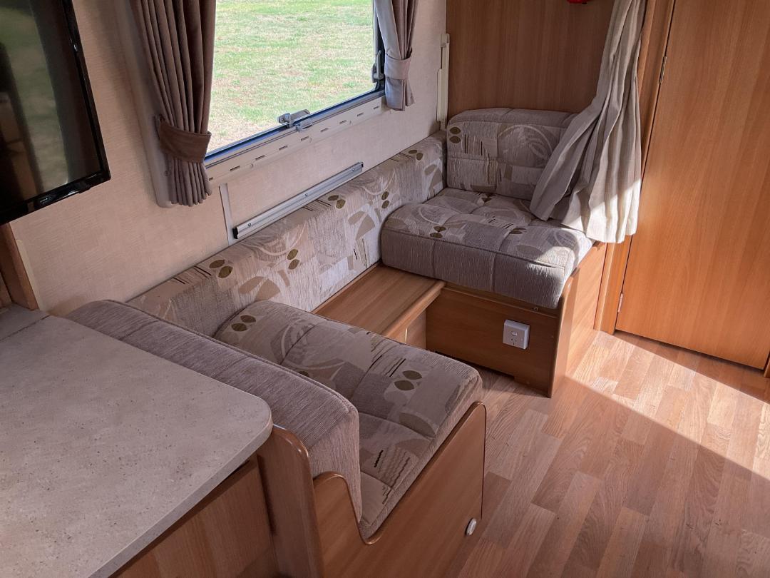 Photo '10' of COACHMAN 520 Caravan - Single Photo '10' of COACHMAN 520 Caravan - Single