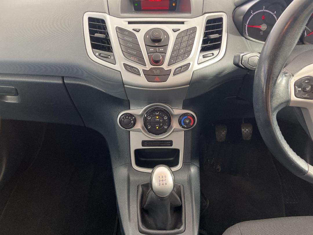 Photo '18' of Ford Fiesta