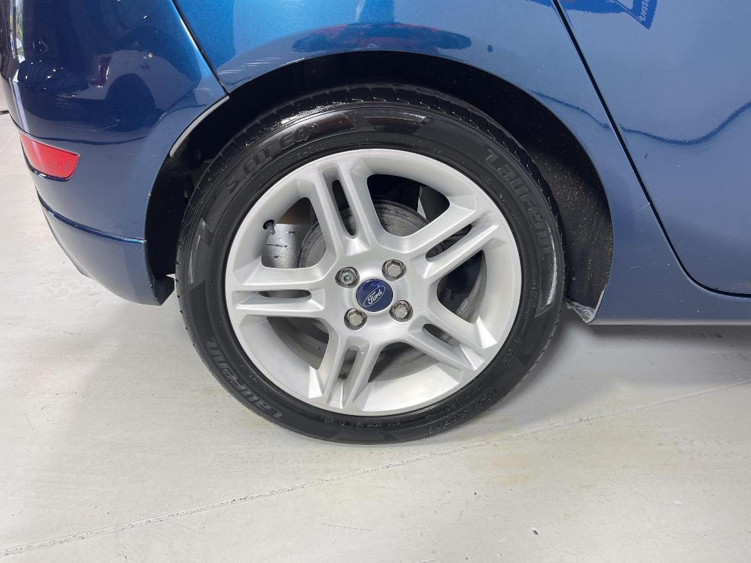 Photo '12' of Ford Fiesta