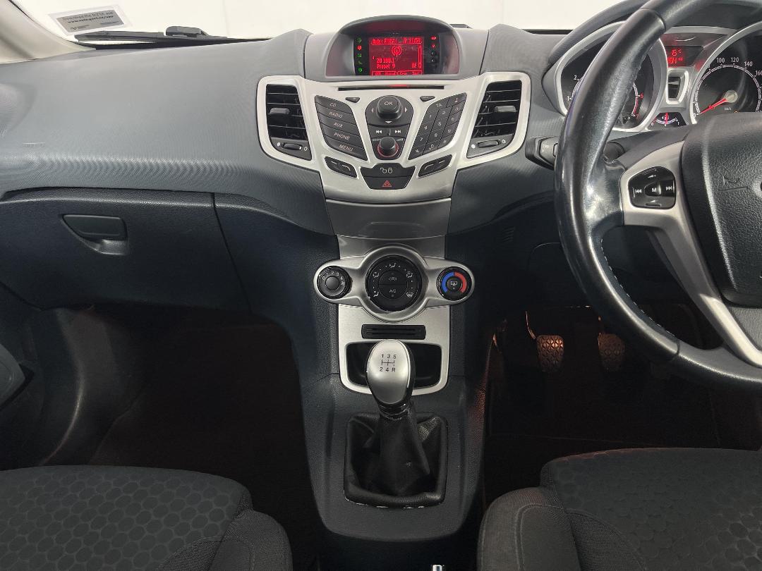 Photo '18' of Ford Fiesta