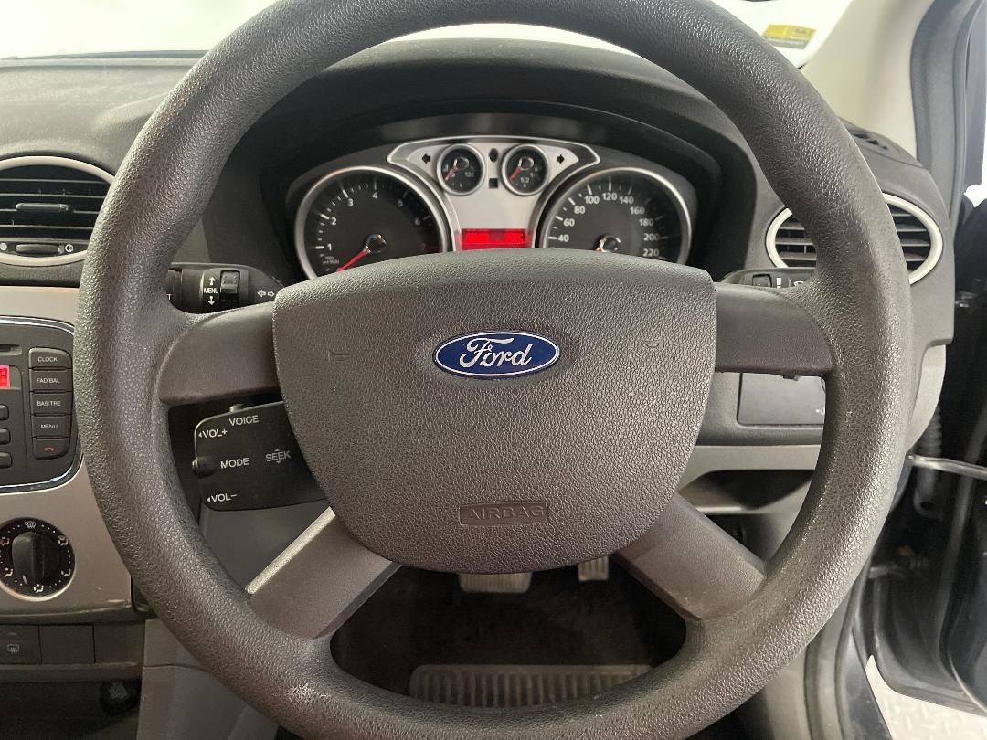 Photo '25' of Ford Focus Photo '25' of Ford Focus