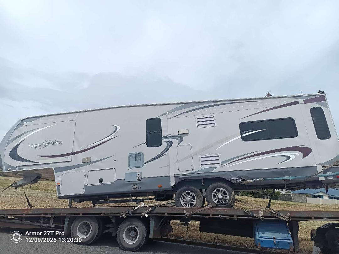 Photo '3' of Heartland Greystone Caravan - Single Photo '3' of Heartland Greystone Caravan - Single