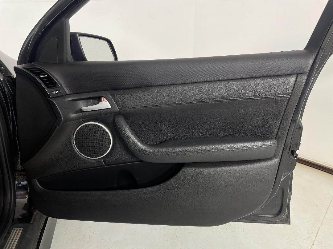 Photo '15' of Holden Commodore Photo '15' of Holden Commodore