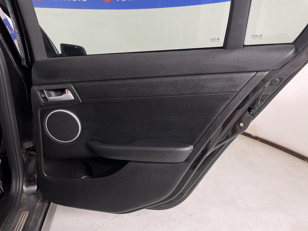 Photo '19' of Holden Commodore Photo '19' of Holden Commodore