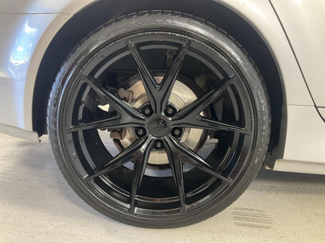 Photo '12' of Holden Commodore Photo '12' of Holden Commodore