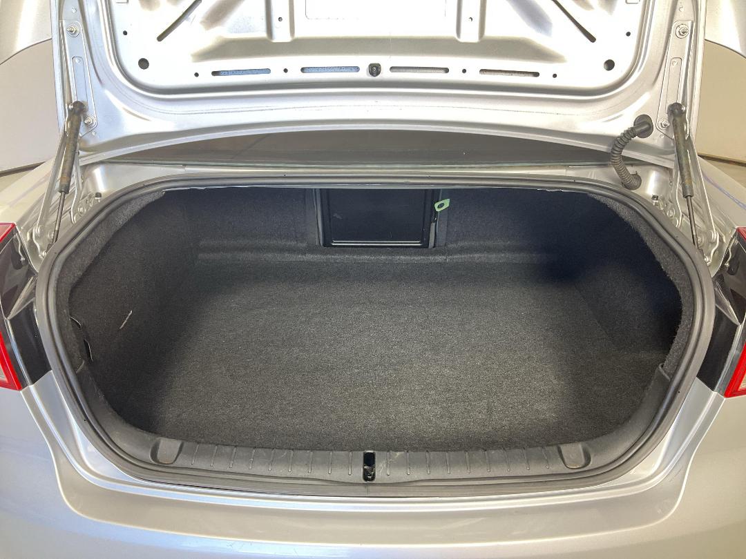 Photo '14' of Holden Commodore Photo '14' of Holden Commodore