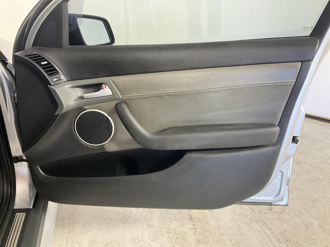 Photo '15' of Holden Commodore Photo '15' of Holden Commodore