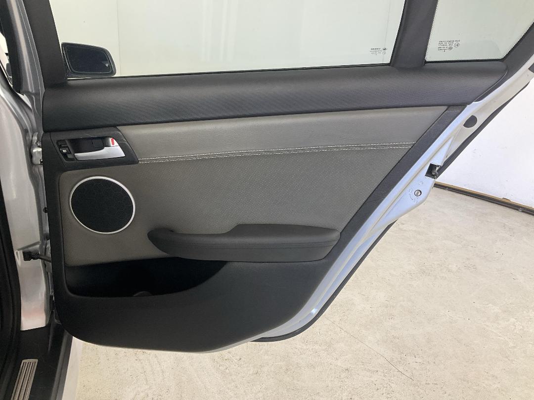 Photo '19' of Holden Commodore Photo '19' of Holden Commodore