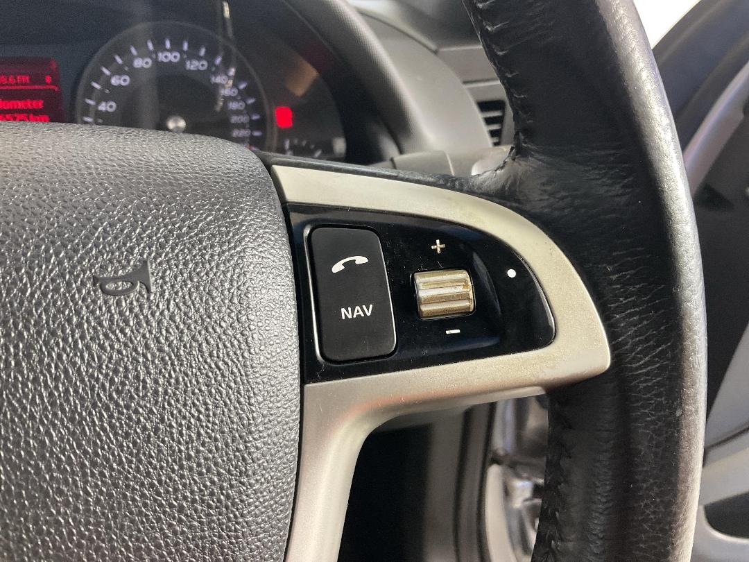 Photo '28' of Holden Commodore Photo '28' of Holden Commodore